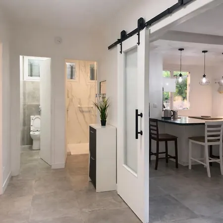 Maison Aux Massots 펜션 *