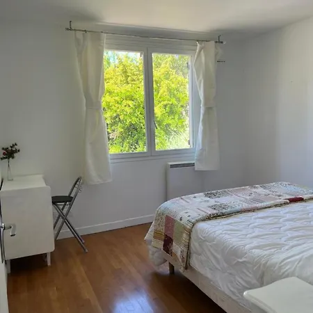 Holiday home Maison Aux Massots Les Assions
